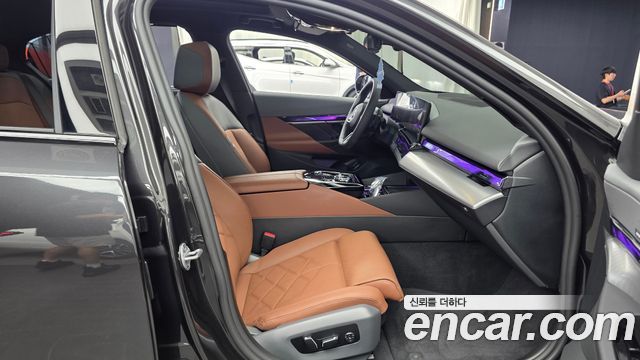 BMW 5-Series 2025 — photo 17