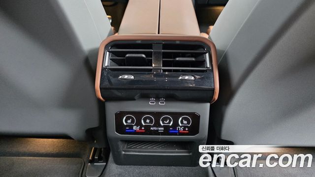 BMW 5-Series 2025 — photo 24