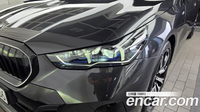 BMW 5-Series 2025 — photo 8