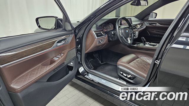 BMW 7-Series 2020 — photo 13
