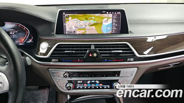BMW 7-Series 2020 — photo 18