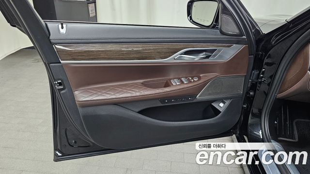 BMW 7-Series 2020 — photo 14