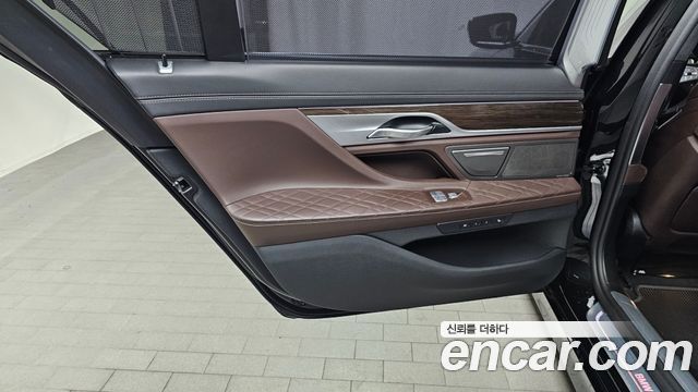 BMW 7-Series 2020 — photo 15