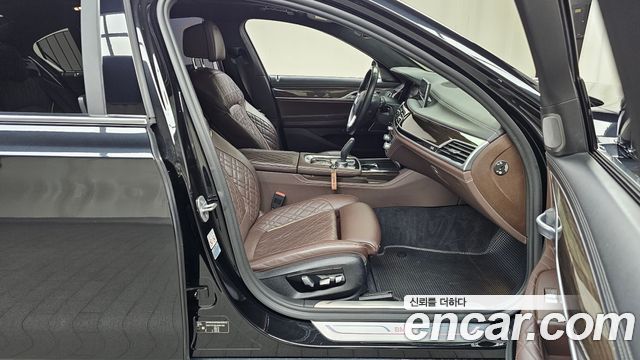 BMW 7-Series 2020 — photo 16