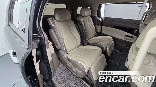Kia Canival 2021 — photo 17