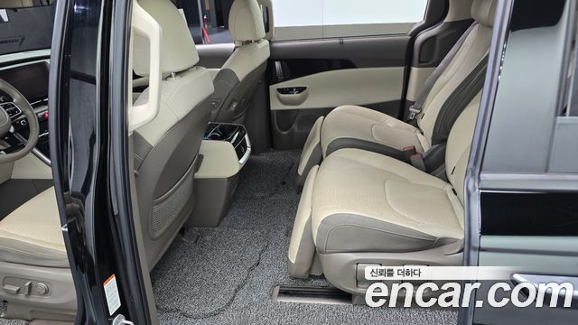 Kia Canival 2021 — photo 18