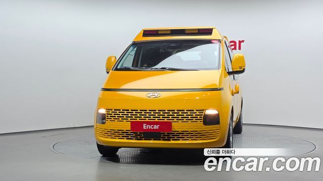 Hyundai Staria 2023 — photo 3