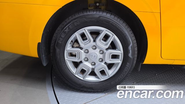 Hyundai Staria 2023 — photo 5