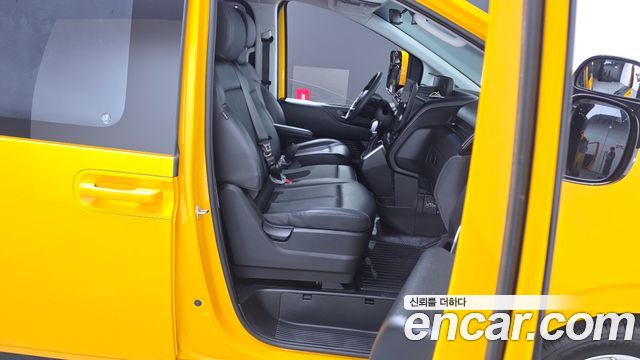 Hyundai Staria 2023 — photo 17