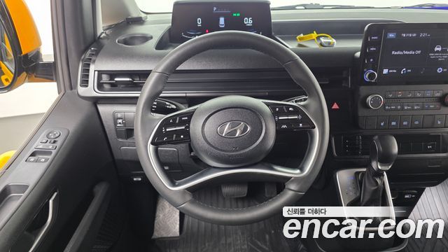 Hyundai Staria 2023 — photo 19
