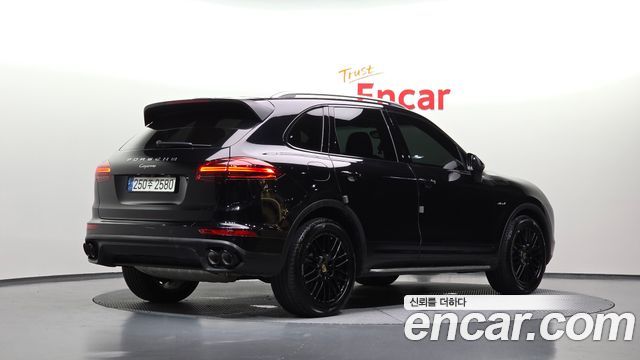 Porsche Cayenne 2016 — photo 2