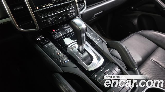 Porsche Cayenne 2016 — photo 12