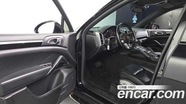 Porsche Cayenne 2016 — photo 13