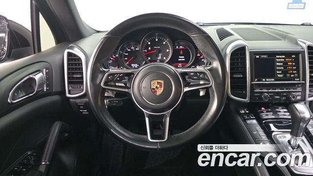 Porsche Cayenne 2016 — photo 19