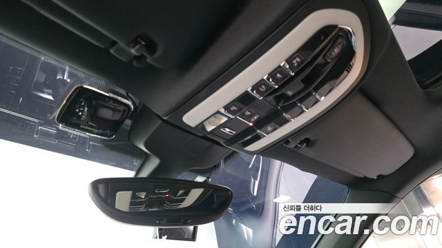 Porsche Cayenne 2016 — photo 23