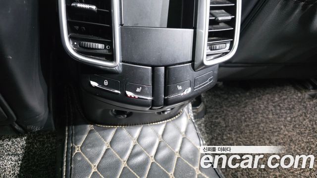 Porsche Cayenne 2016 — photo 24