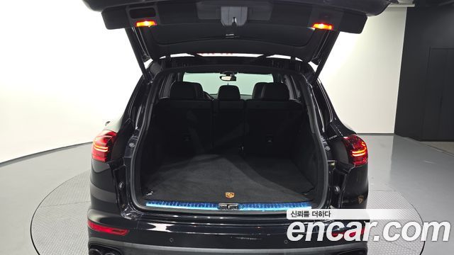 Porsche Cayenne 2016 — photo 26