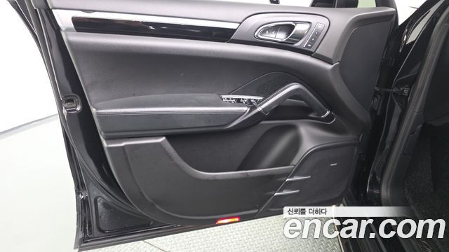 Porsche Cayenne 2016 — photo 14