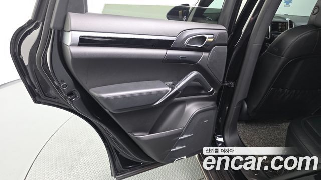 Porsche Cayenne 2016 — photo 15