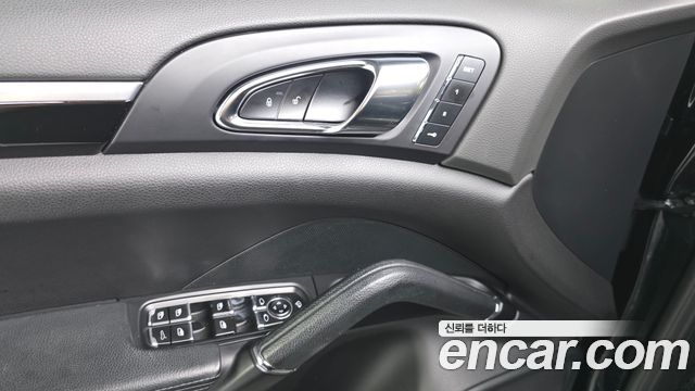 Porsche Cayenne 2016 — photo 30