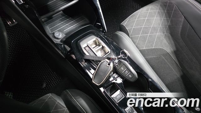 Peugeot 2008 2023 — photo 12