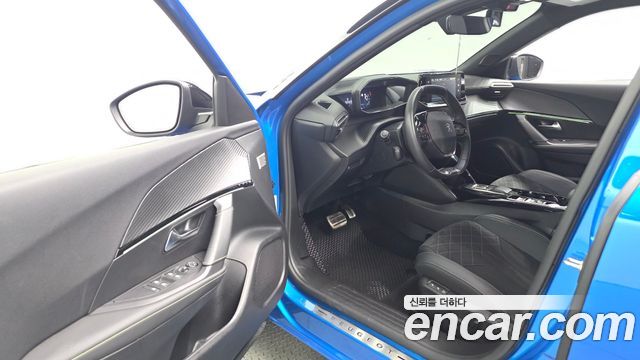 Peugeot 2008 2023 — photo 13