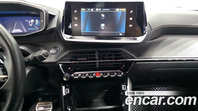 Peugeot 2008 2023 — photo 19