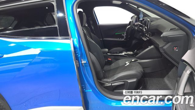 Peugeot 2008 2023 — photo 16
