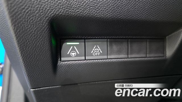 Peugeot 2008 2023 — photo 32