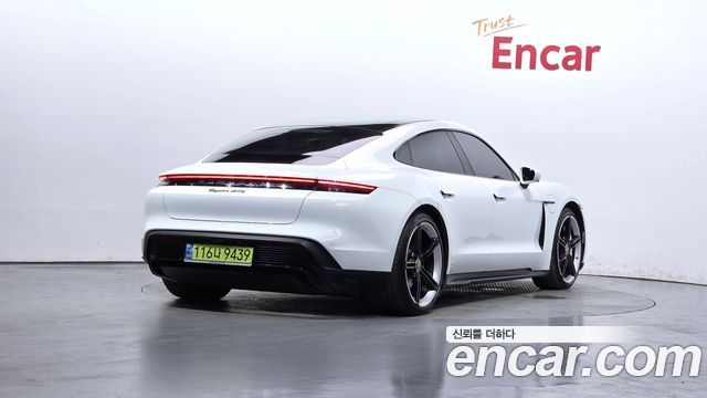 Porsche Taycan 2024 — photo 2