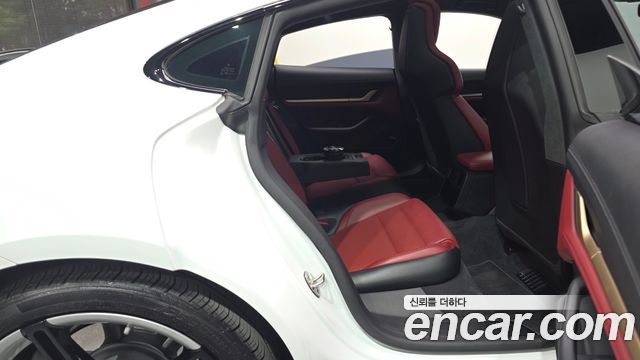 Porsche Taycan 2024 — photo 17