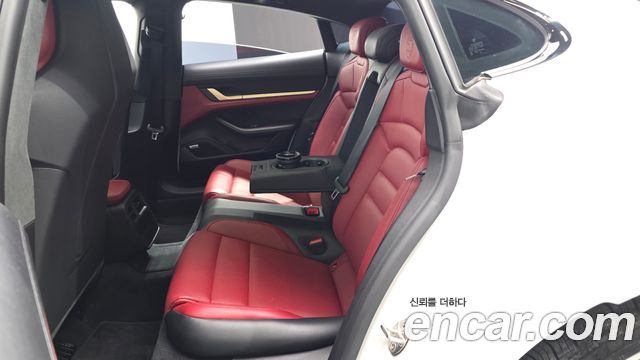 Porsche Taycan 2024 — photo 18