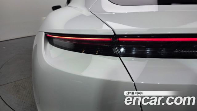 Porsche Taycan 2024 — photo 9