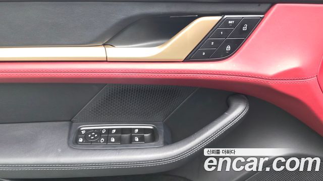 Porsche Taycan 2024 — photo 27