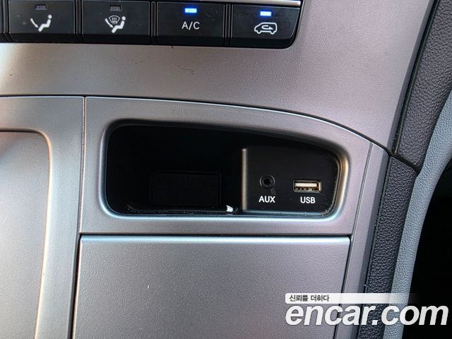 Hyundai Starex 2019 — photo 17
