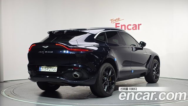 Aston Martin DBX 2023 — photo 2
