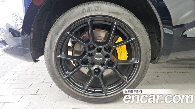 Aston Martin DBX 2023 — photo 5