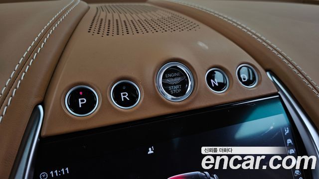 Aston Martin DBX 2023 — photo 12