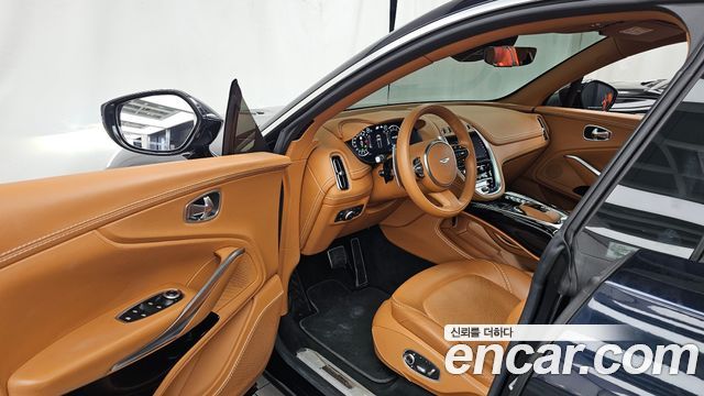 Aston Martin DBX 2023 — photo 13