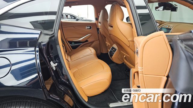 Aston Martin DBX 2023 — photo 18