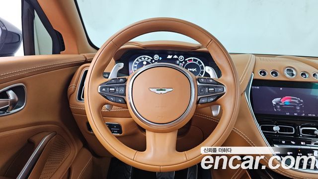 Aston Martin DBX 2023 — photo 19