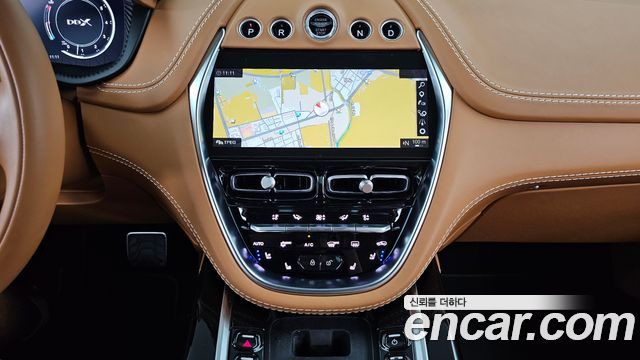 Aston Martin DBX 2023 — photo 20