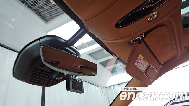Aston Martin DBX 2023 — photo 23