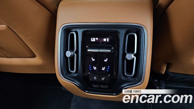 Aston Martin DBX 2023 — photo 25