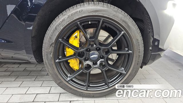 Aston Martin DBX 2023 — photo 7