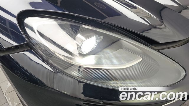 Aston Martin DBX 2023 — photo 8