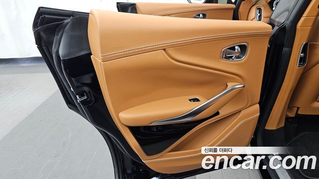 Aston Martin DBX 2023 — photo 15