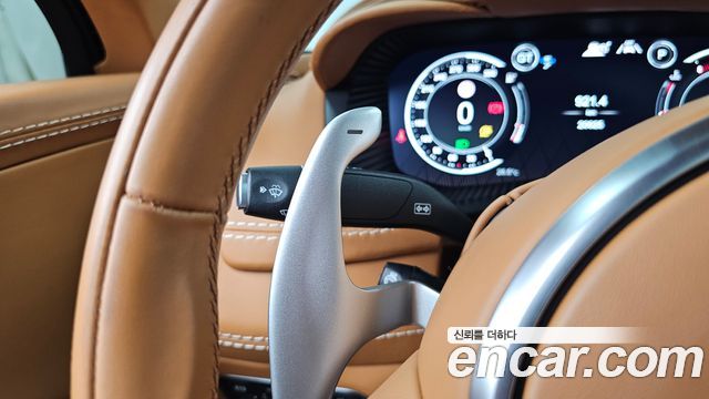 Aston Martin DBX 2023 — photo 28