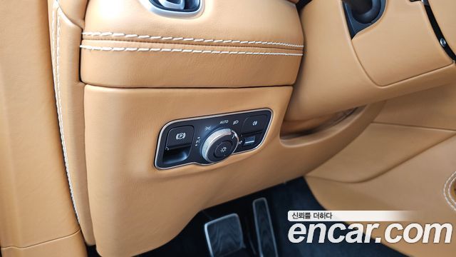 Aston Martin DBX 2023 — photo 31