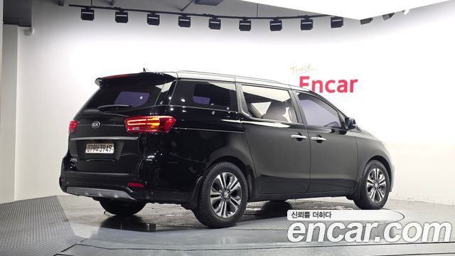 Kia Canival 2019 — photo 2